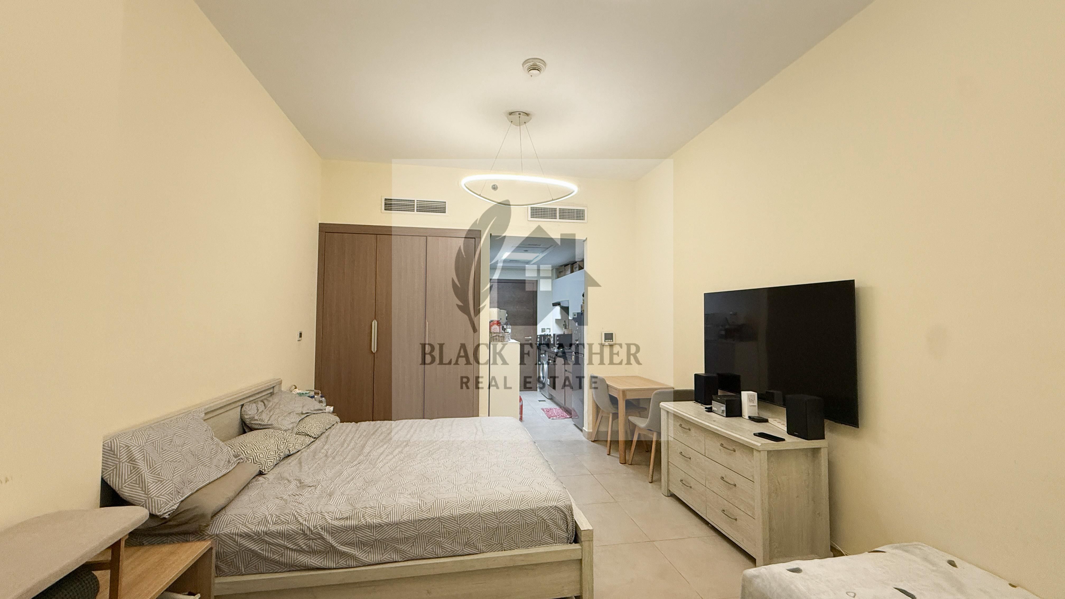 FREE CHILLER // LARGE STUDIO WITH BALCONY // AVAILABLE FROM 10TH MARCH 2026