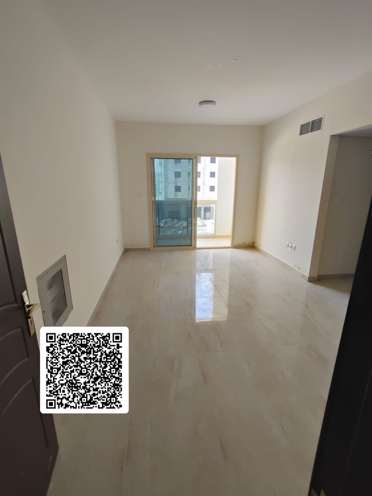 For annual rent in Ajman, in the Al Jurf 3 area, inside a completely new building, first occupant, with super luxury finishing and well-planned spaces