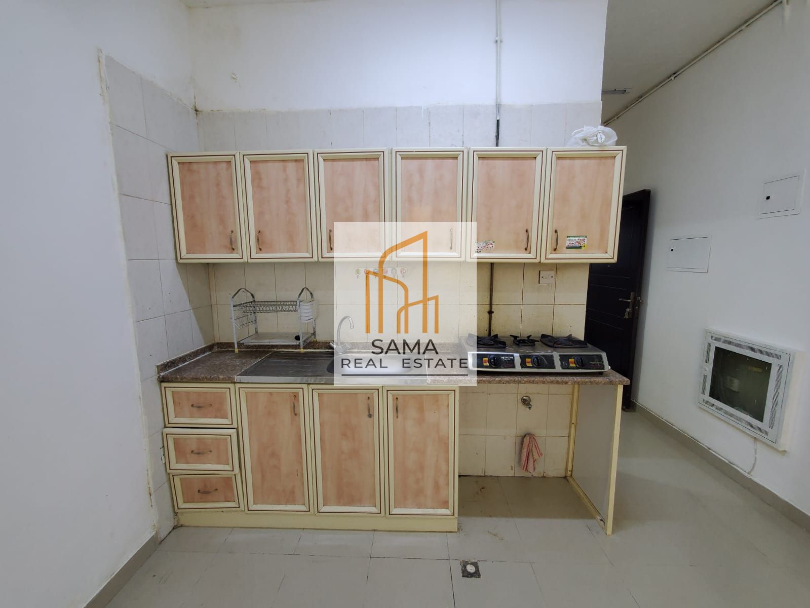 Family studio flat available affordable price 15k close to madina shopping center muwaileh