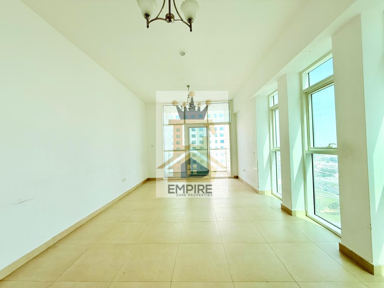 SUPER OFFER//SPACIOUS BRIGHT APPARTMENT//MEAD ROOM//PRIME LOCATION OPEN VIEW//FREE PARKING//EASY EXIT TO DUBAI