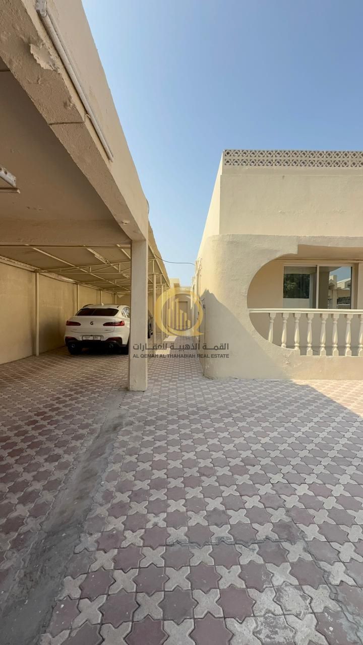 For sale: a corner Arabic house in Sharjah, Al Yarmouk area, Al Qasimia district, directly on Al Wahda Street. Land area: 6,868 sq ft, corner plot on
