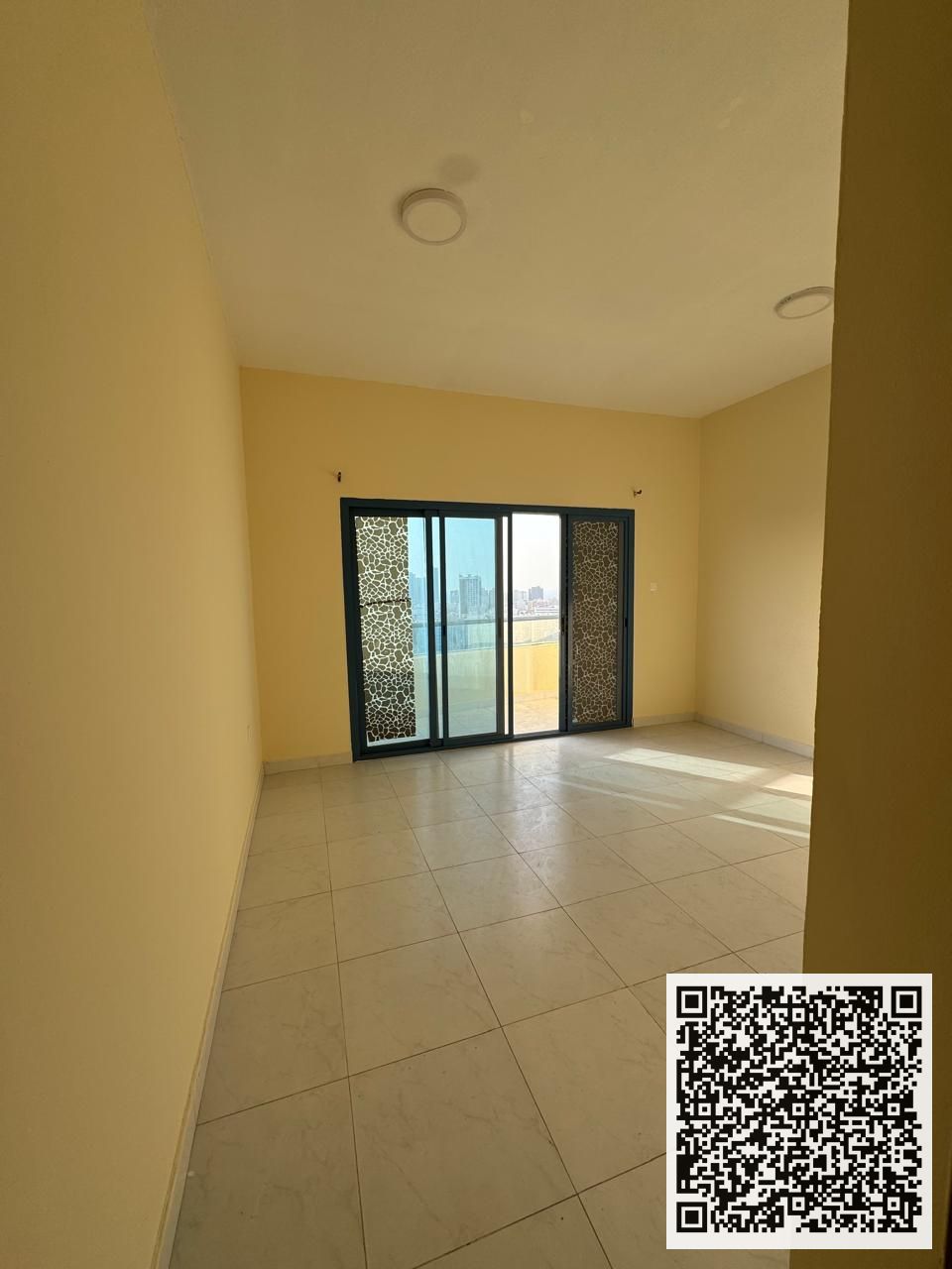 Golden opportunity… Spacious apartment with parking and an open view from above