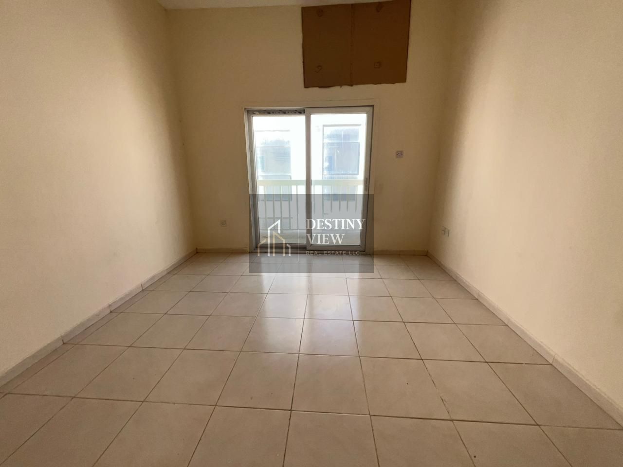 Lavish 1bhk full family building with balcony just rent 31k