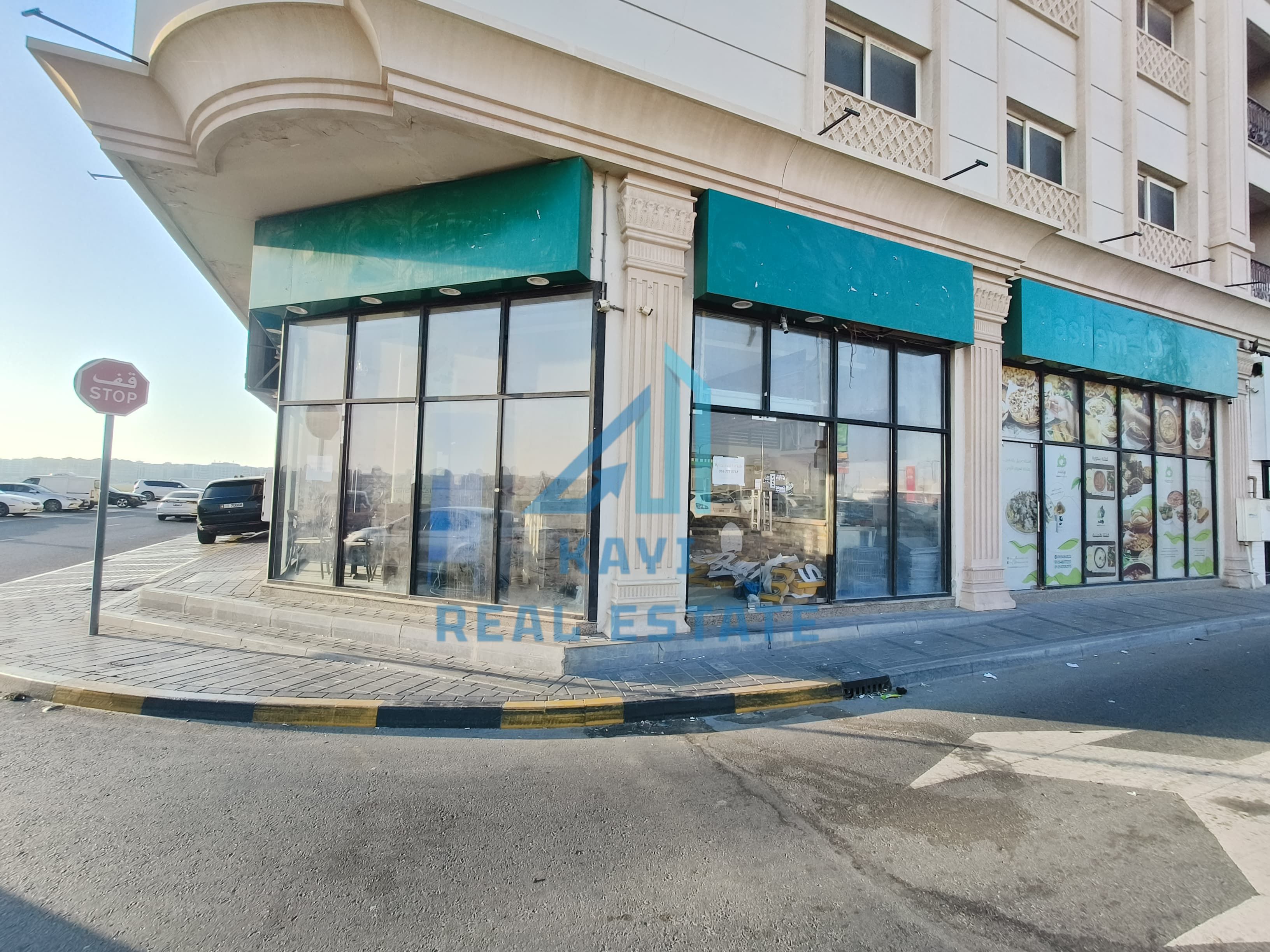 Luxurious fully furnished cafeteria corner unit for Rent