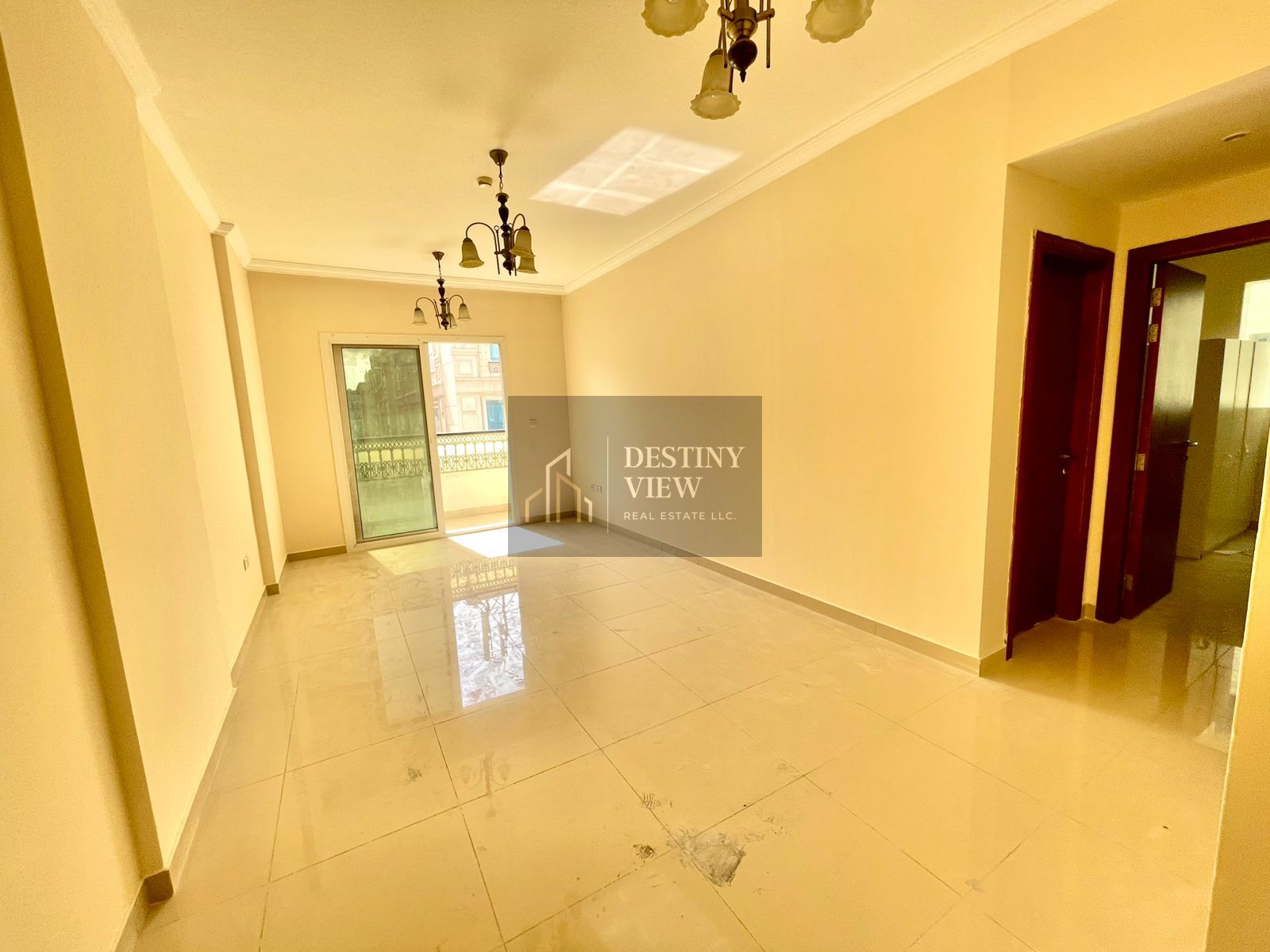 Big spacious lavish 2bhk 2 bathroom with balcony just rent 53k