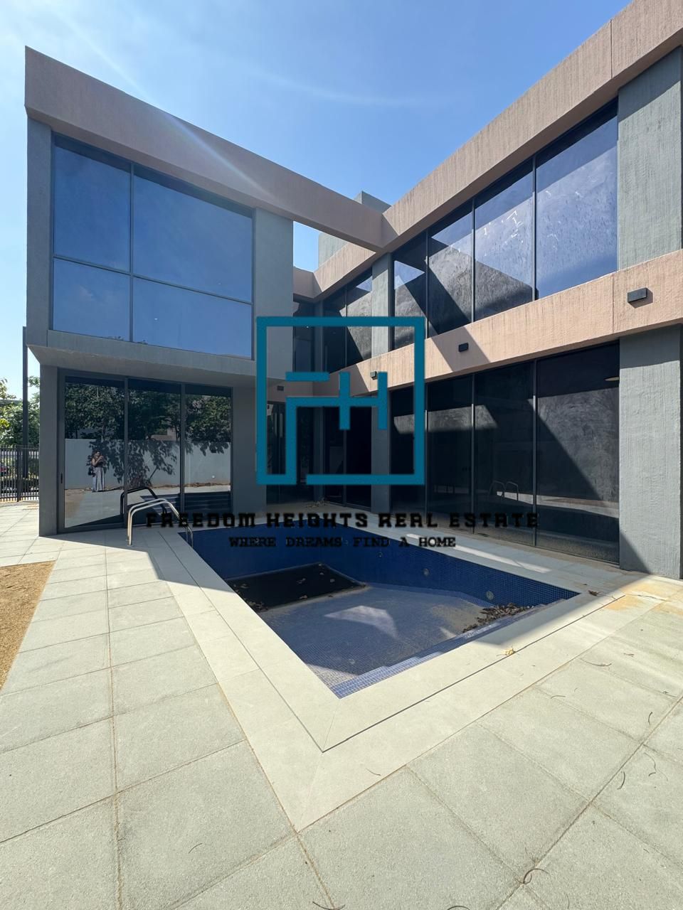 BRAND NEW|READY TO MOVE|MIDDLE UNIT WITH POOL