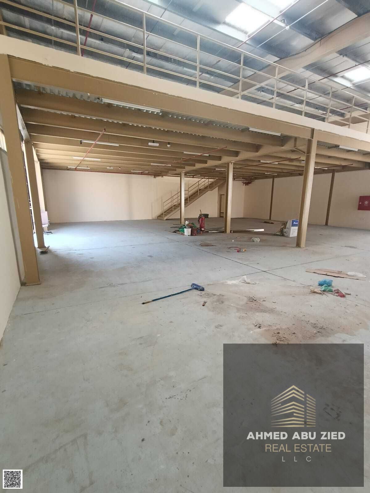 Commercial warehouse 4000 sq. ft in a vibrant area, suitable for all business activities, practical layout, close to services, easy access to Sharjah &