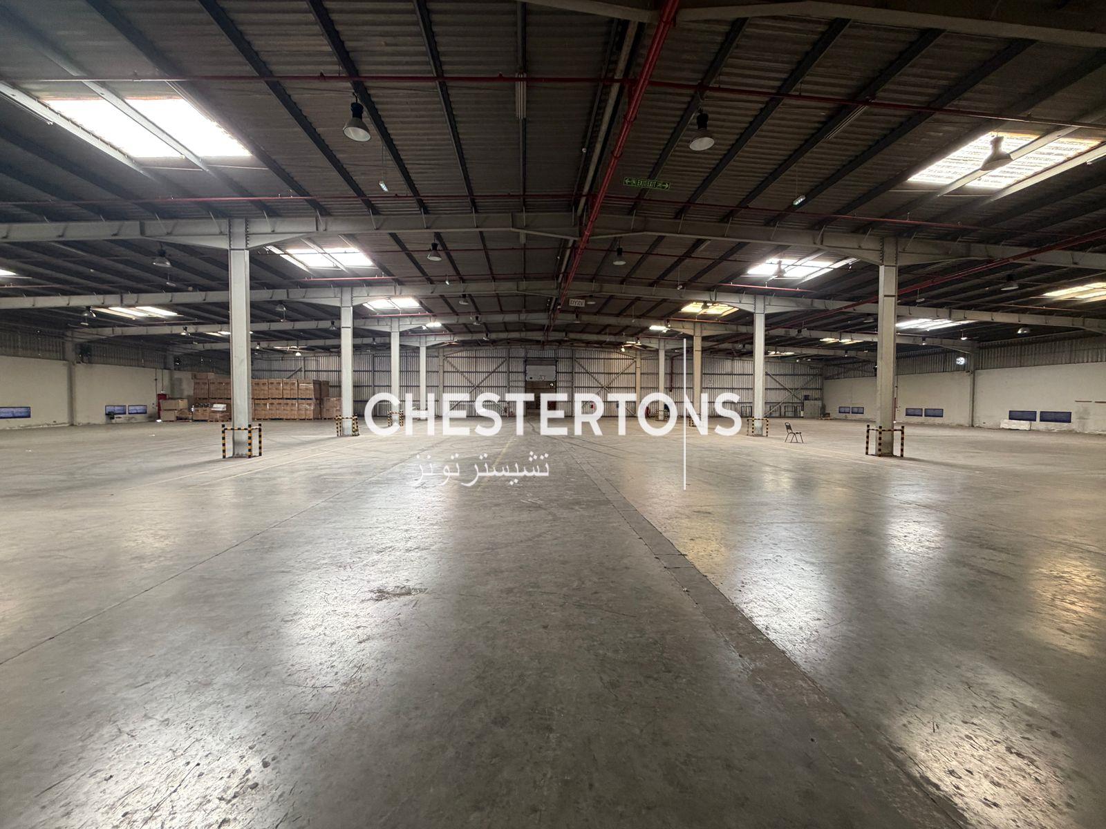 NO AGENTS | LOGISTICS WAREHOUSE | 2 LOADING DOCK