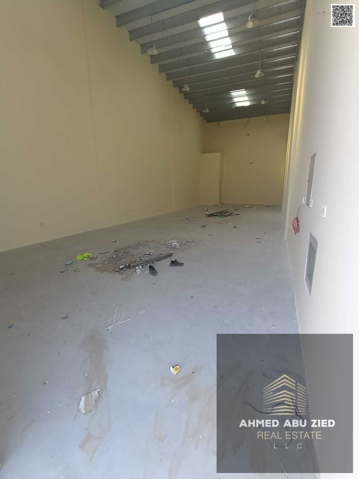 Commercial warehouse 3000 sq. ft in a prime industrial area, suitable for all business activities, practical layout, close to services, easy access to
