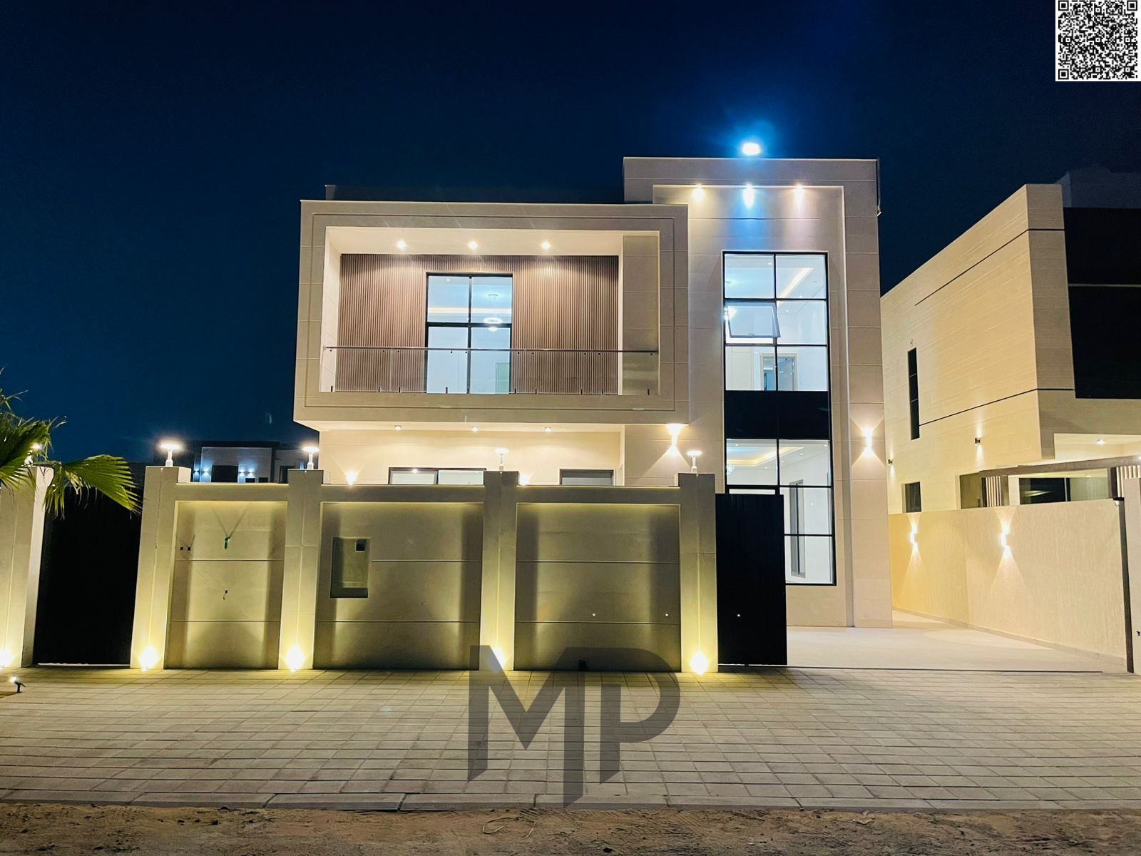 Luxury villa with a land area of 4100 sq ft, 5 master bedrooms, large garden, excellent location behind Al Watan University, freehold ownership