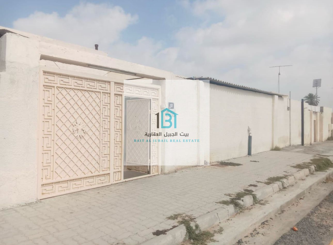 For Sale | Investment House in Al Qadisiya – Sharjah Location: Al Qadisiya – Corner plot, facing the park