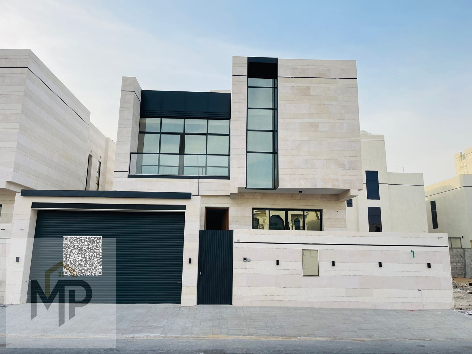 For Sale – Luxurious villa with a modern design in Al Yasmin – Ajman | 3014 sq ft | Two floors + roof | 4 & 5 master bedrooms | Majlis | Living room |