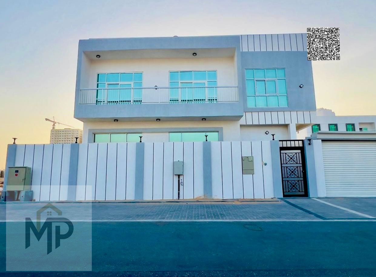 A magnificent villa, including water, electricity and air conditioning, consisting of 4 master bedrooms with built-in wardrobes and 2 reception halls,