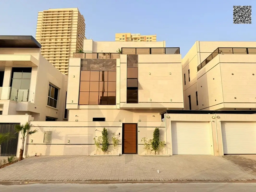 Luxury villa in Al Amrah, Ajman, ready for immediate occupancy with high-end finishes and spacious areas. Freehold ownership for all nationalities dir