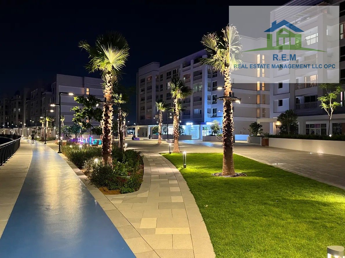 Well Maintained unit on the 3rd floor with full sea views