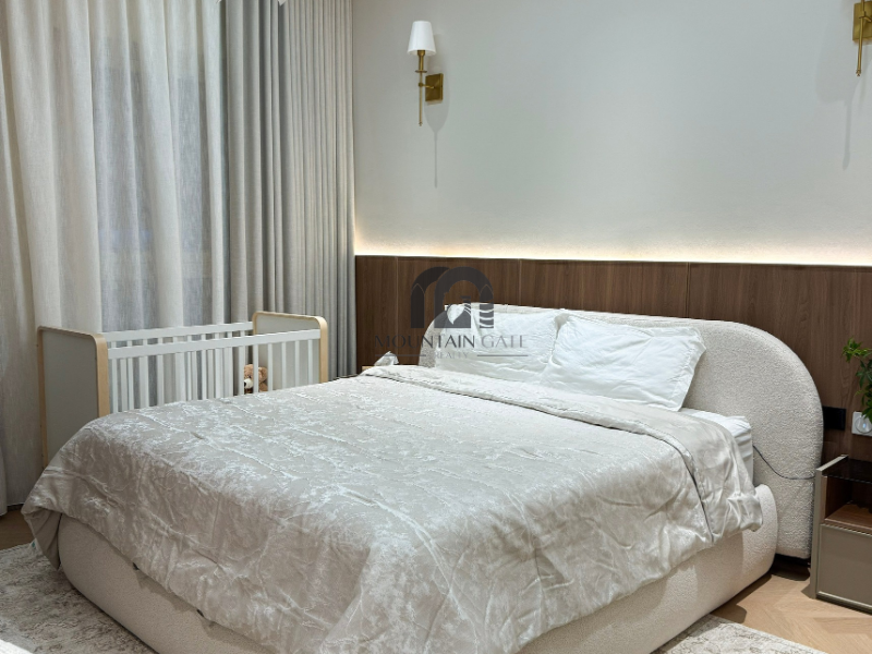 Luxurious renovated apartment | Furnished | Vacant