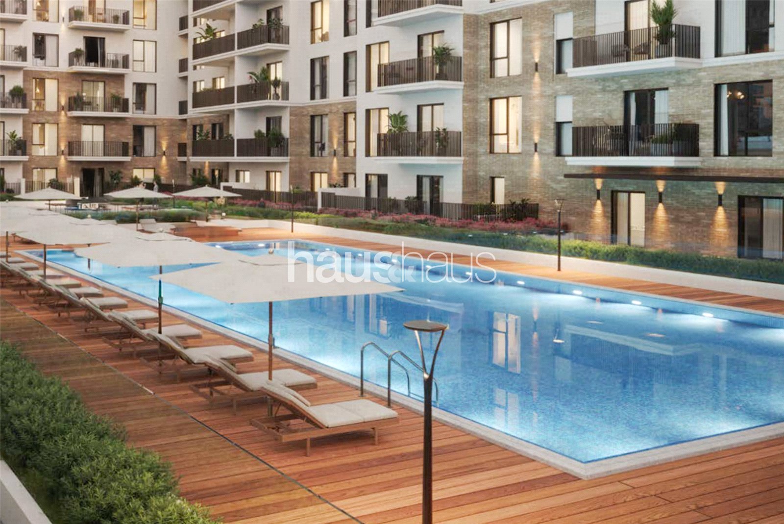 Pool View | High Floor | Studio