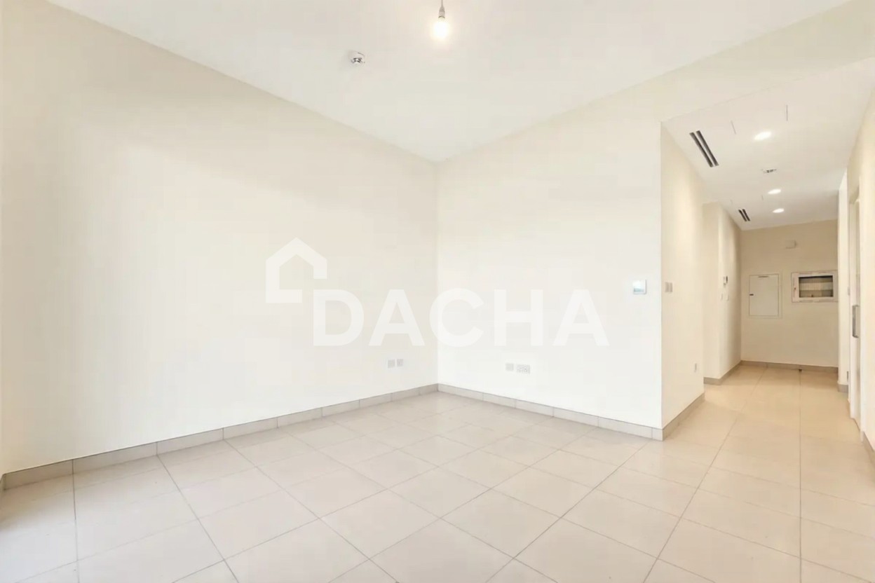 VOT | Prime Location | Pool View