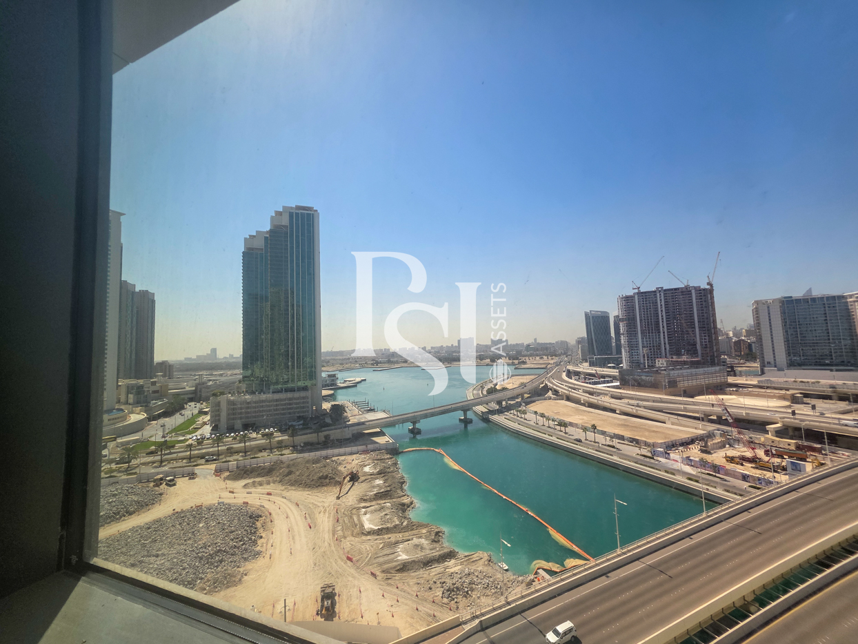 Maid Room | Balcony | Canal View