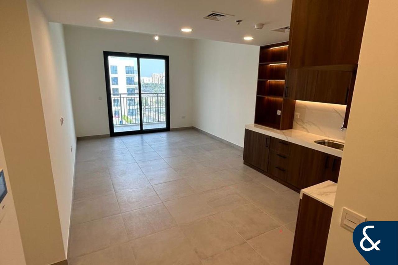 Pool View | Spacious | Available 1st April