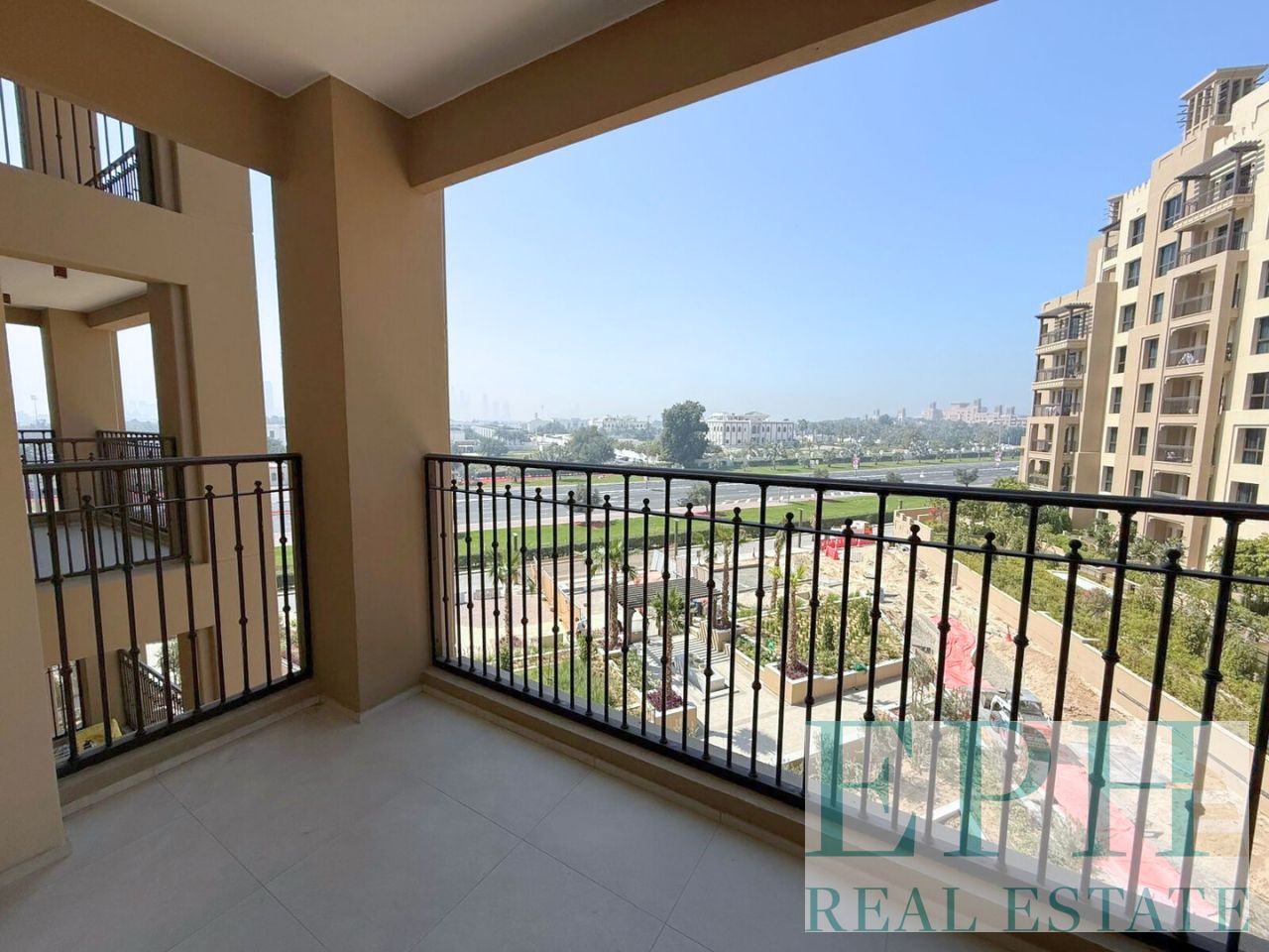 BRAND NEW | MODERN LIVING | SKYLINE VIEW