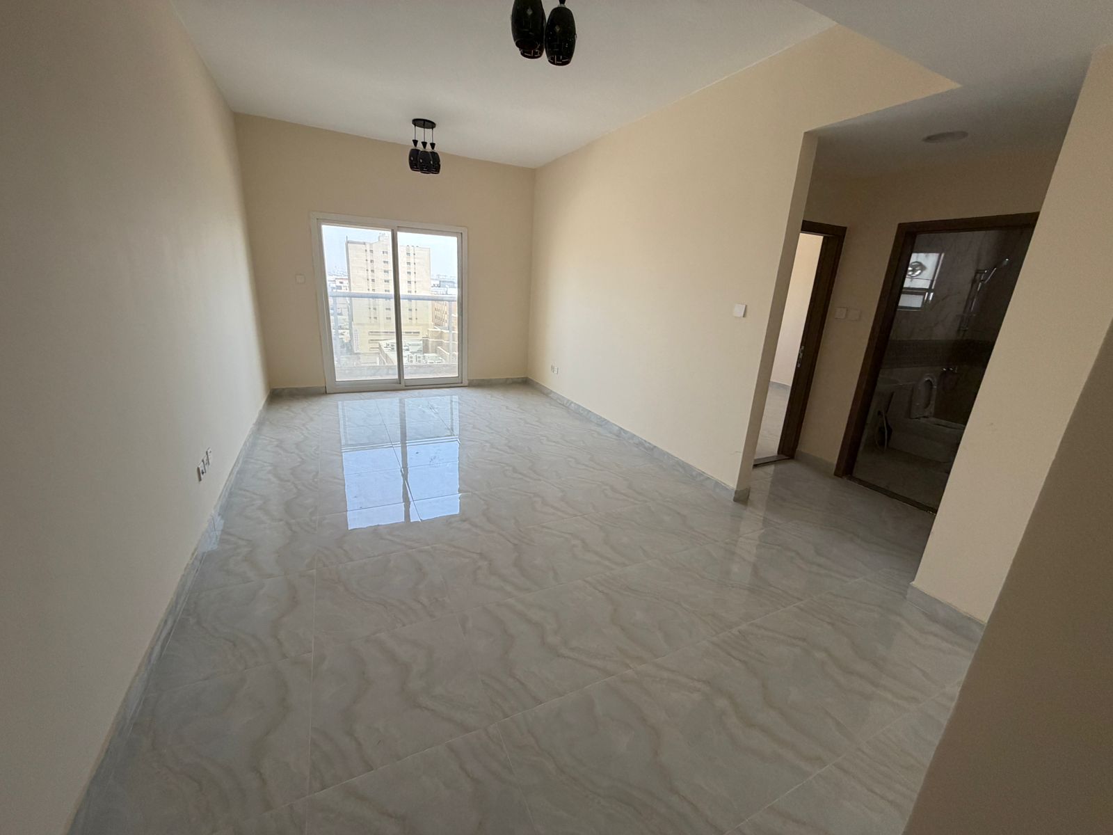 One bedroom and living room - First occupancy - Modern finishes - Central air conditioning - Family accommodation