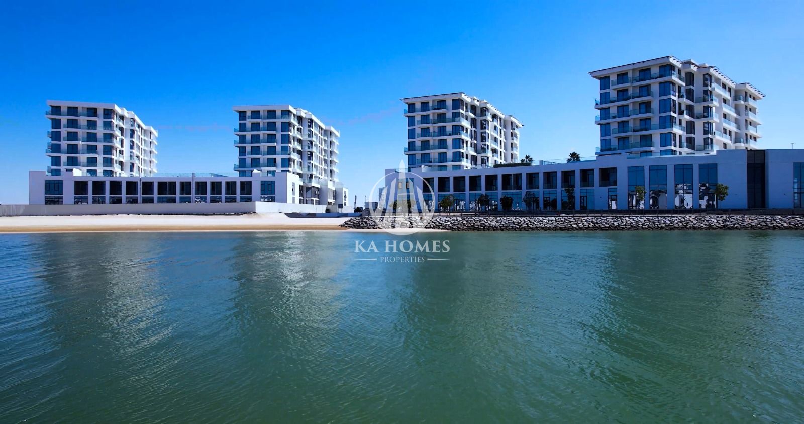 A clean environment with world-class facilities by the sea | Ready apartments
