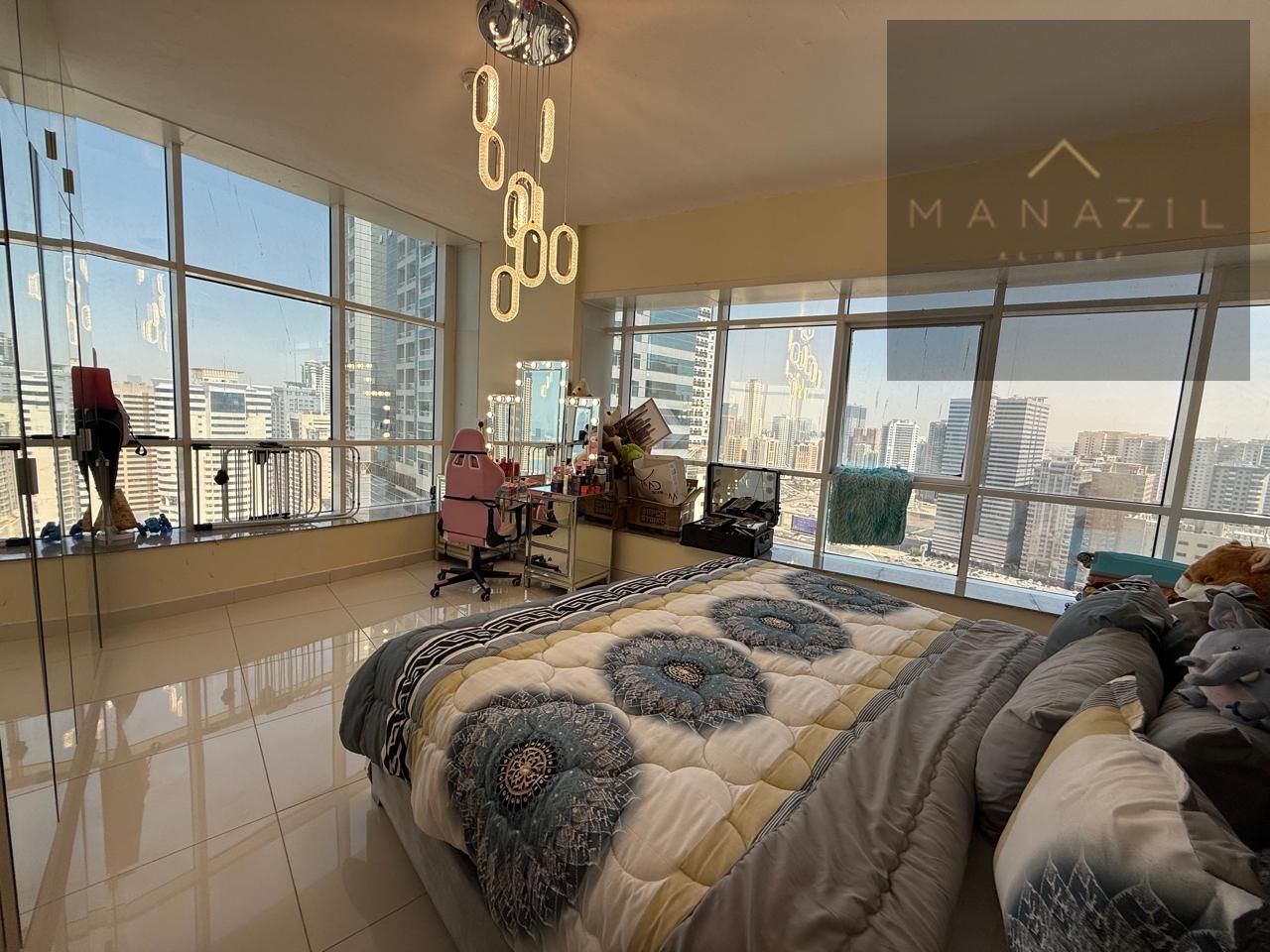 One-bedroom apartment with a living room, royal hotel-style furnishings, sea view.