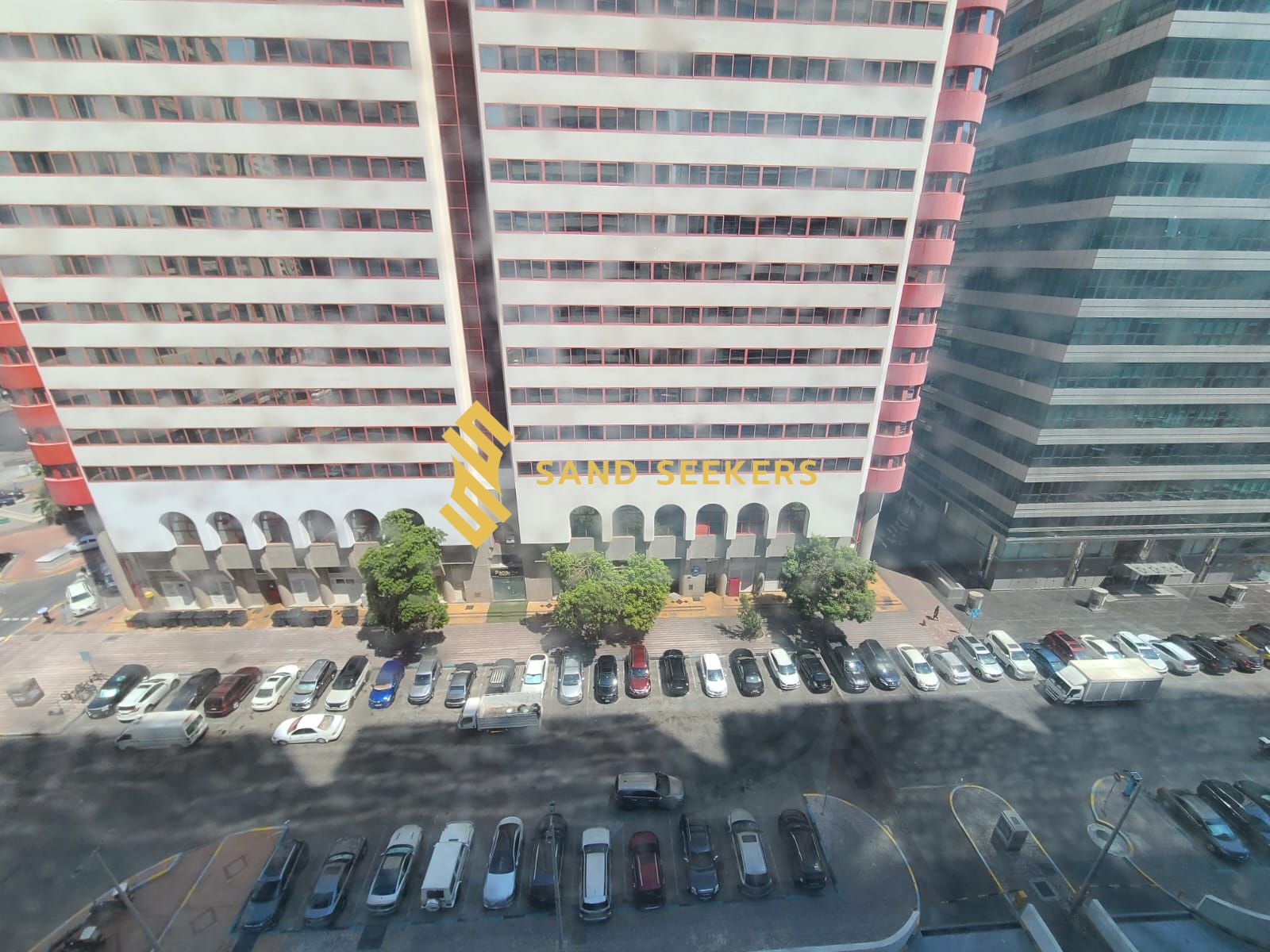 Ready To Move ! Spacious Office ! 4-Payments