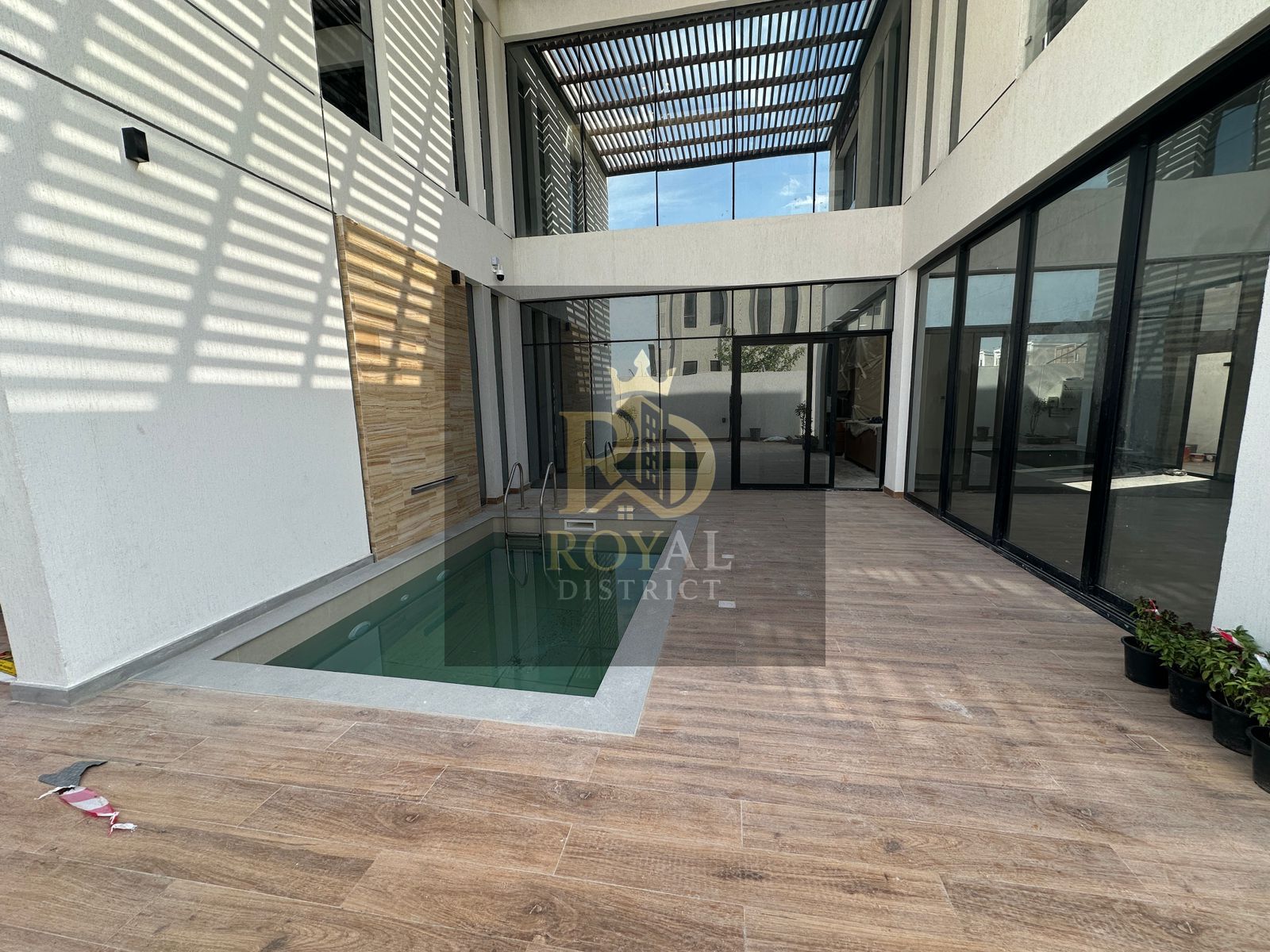 LUXURIOUS 5 BEDROOMS VILLA WITH SWIMMING POOL | HIGH QUALITY FINISHING | MODERN DESIGN | PRIME LOCATION
