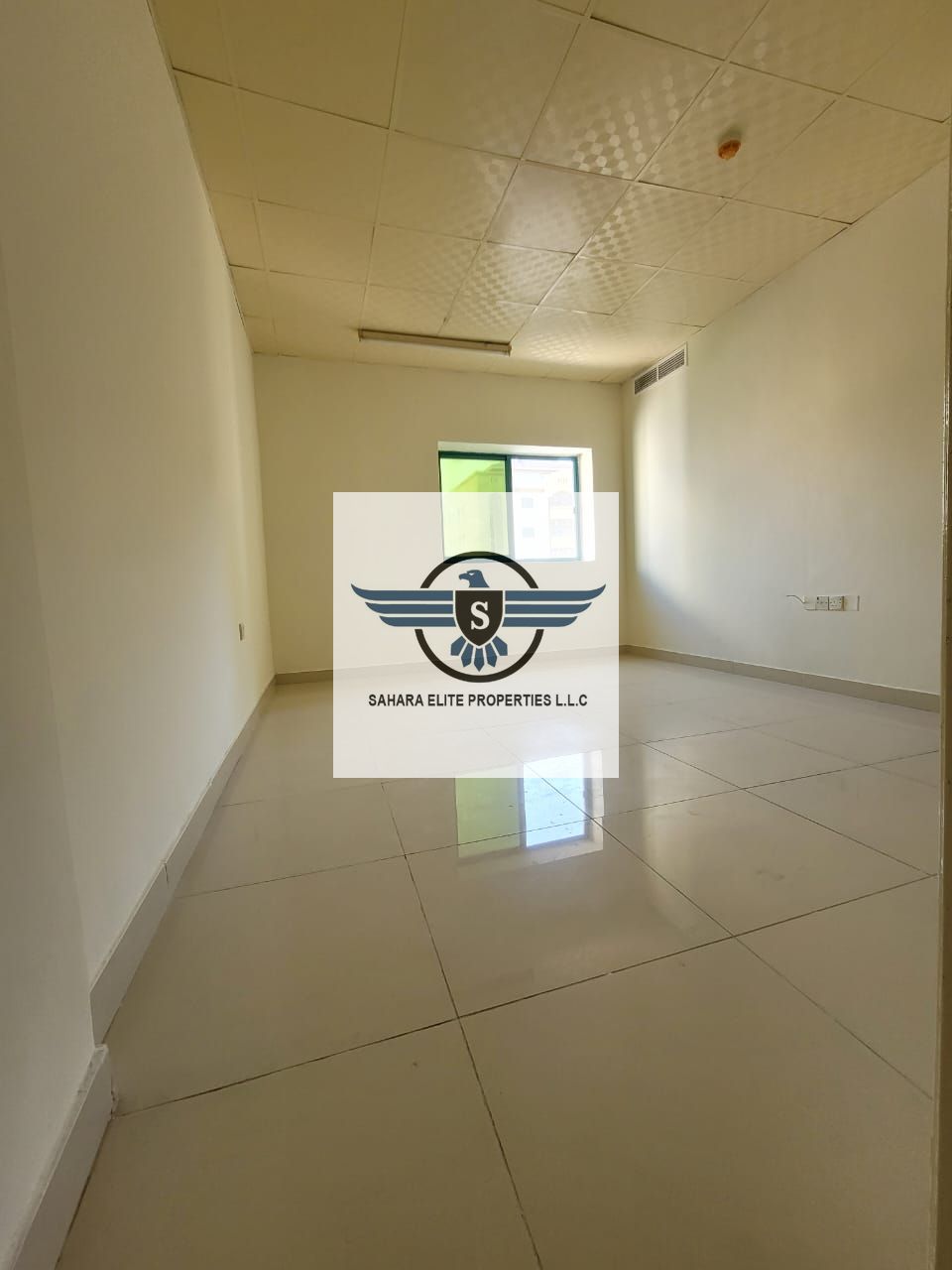 2bhk huge hall 2bedroom 2fullwashroom nearly golden stands bulding 41k