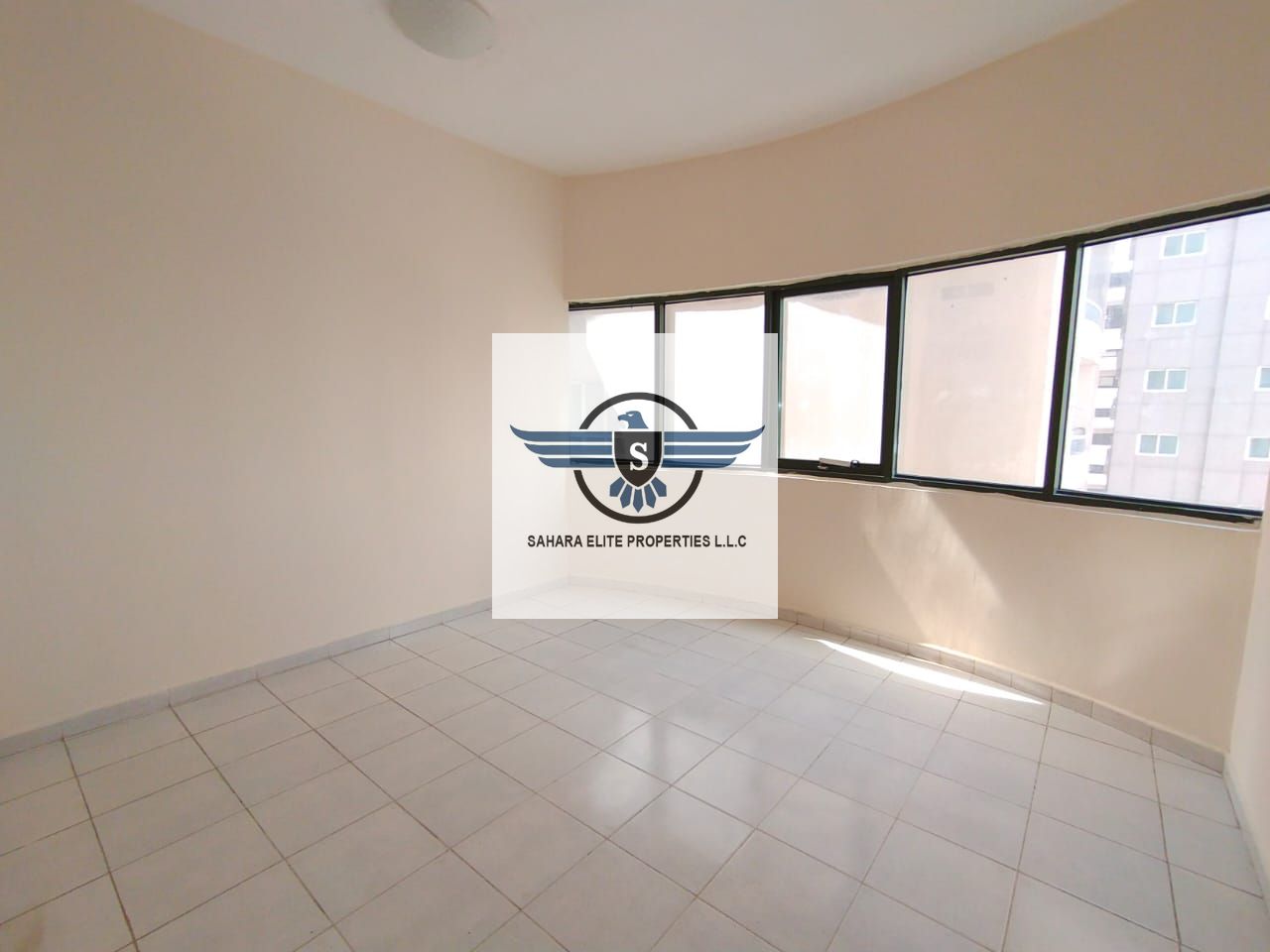 2bhk huge hall 2bedroom 2fullwashroom nearly golden stands bulding 44k