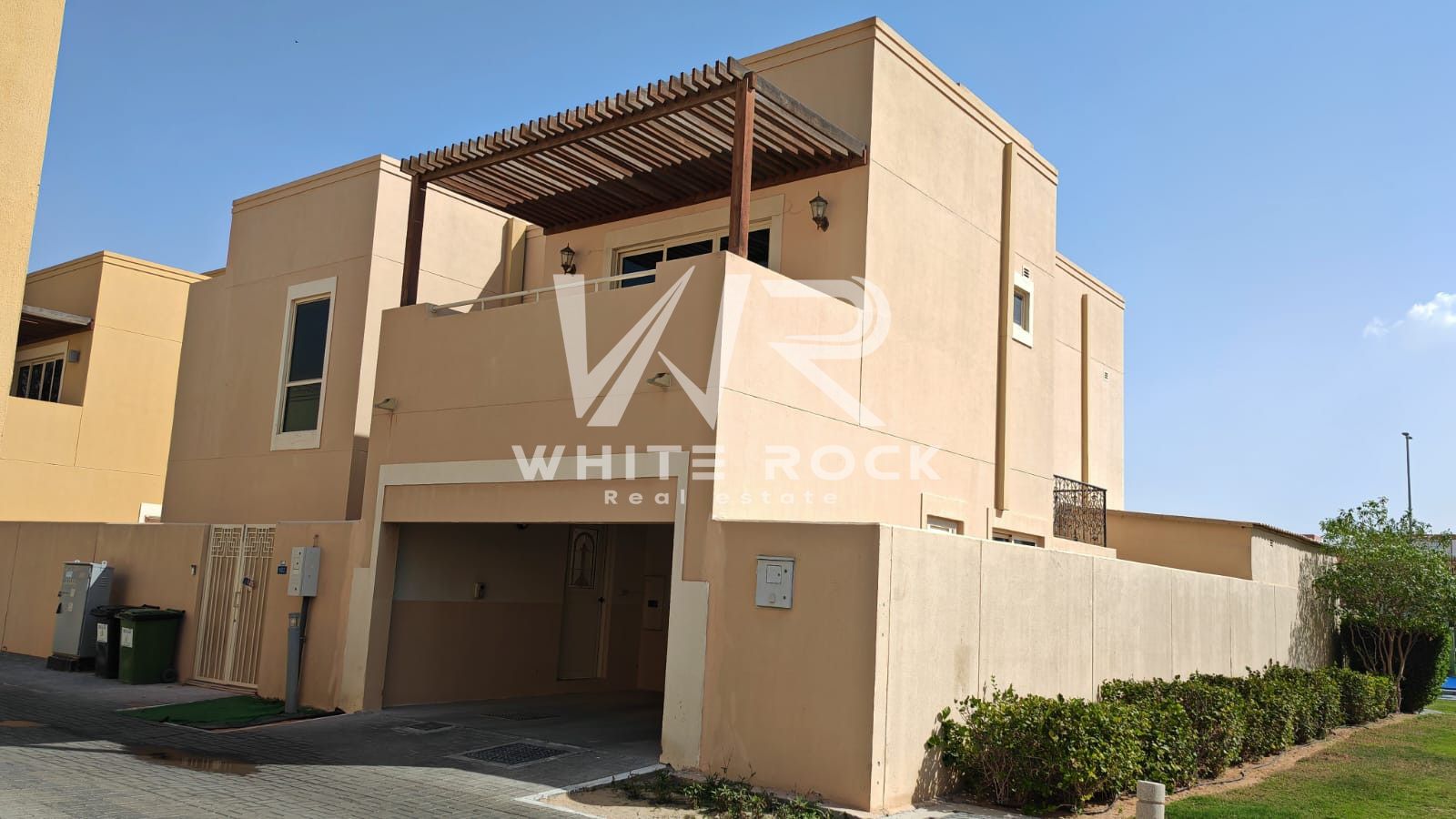 Corner single row | 2 Majlis | Spacious Rooms