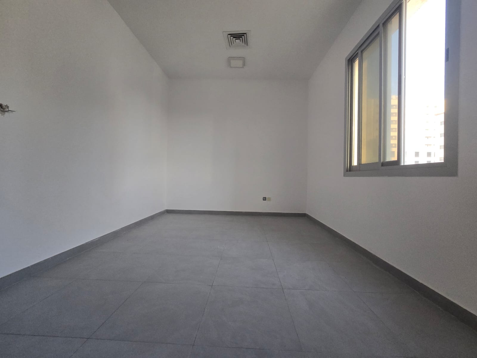 Spacious 1 Bedroom Apartment with Separate Kitchen in Al Rawda 1 – Ground Floor – Prime Location