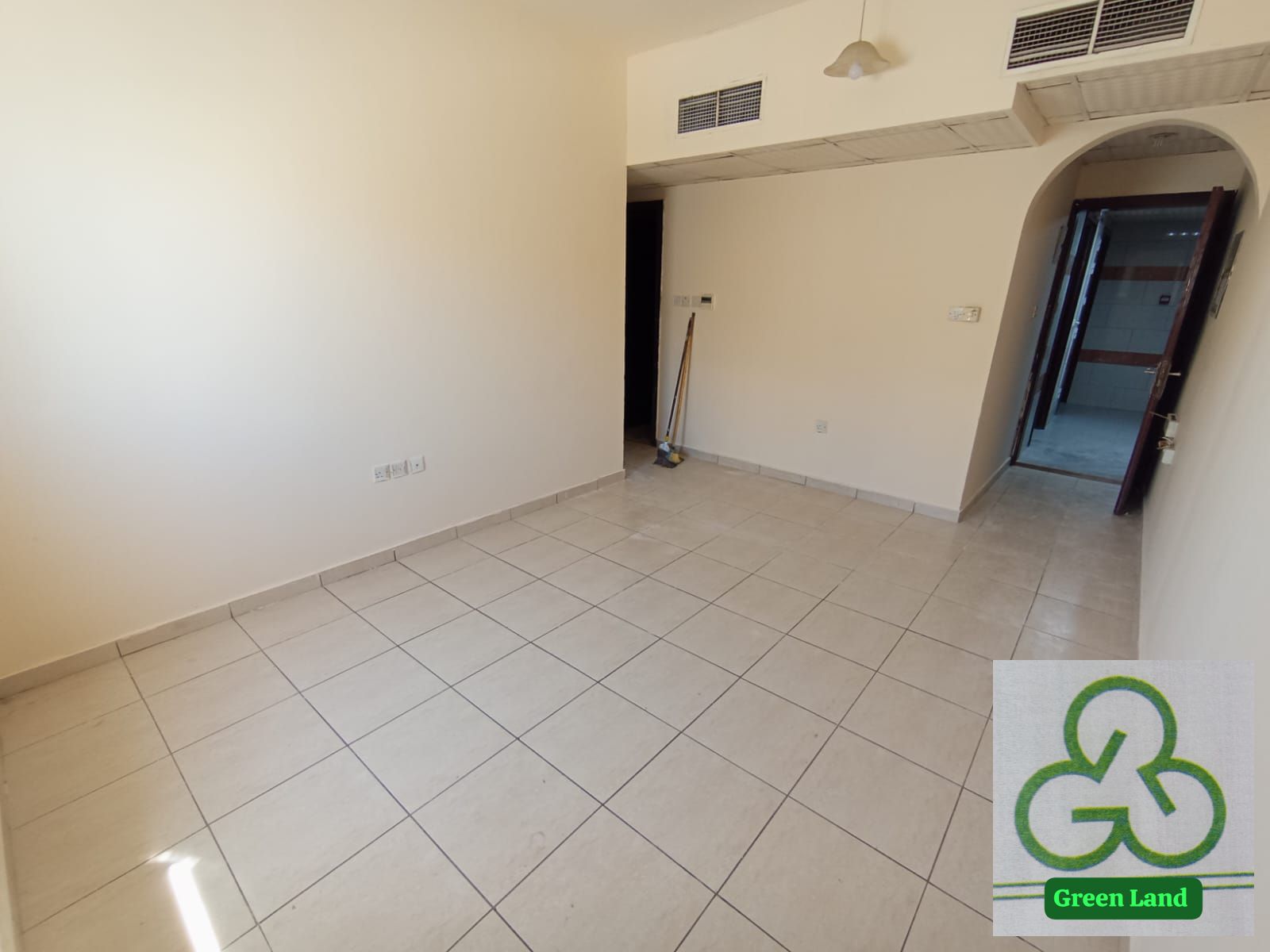 GRAND OFFER 2BHK BUTINA CENTRAL GAS AND AC FAMILY BUILDING 30K WITH BALCONY IDEAL LOCATION