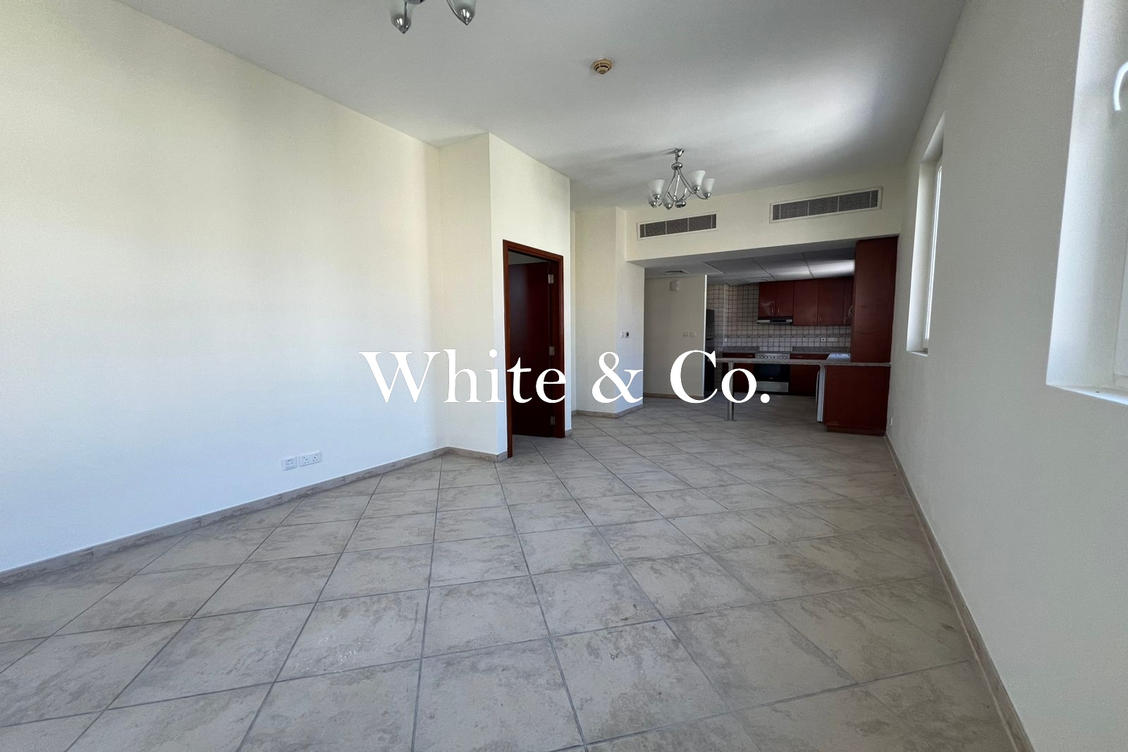 4 CHQS | SPACIOUS | APPLIANCES | VACANT