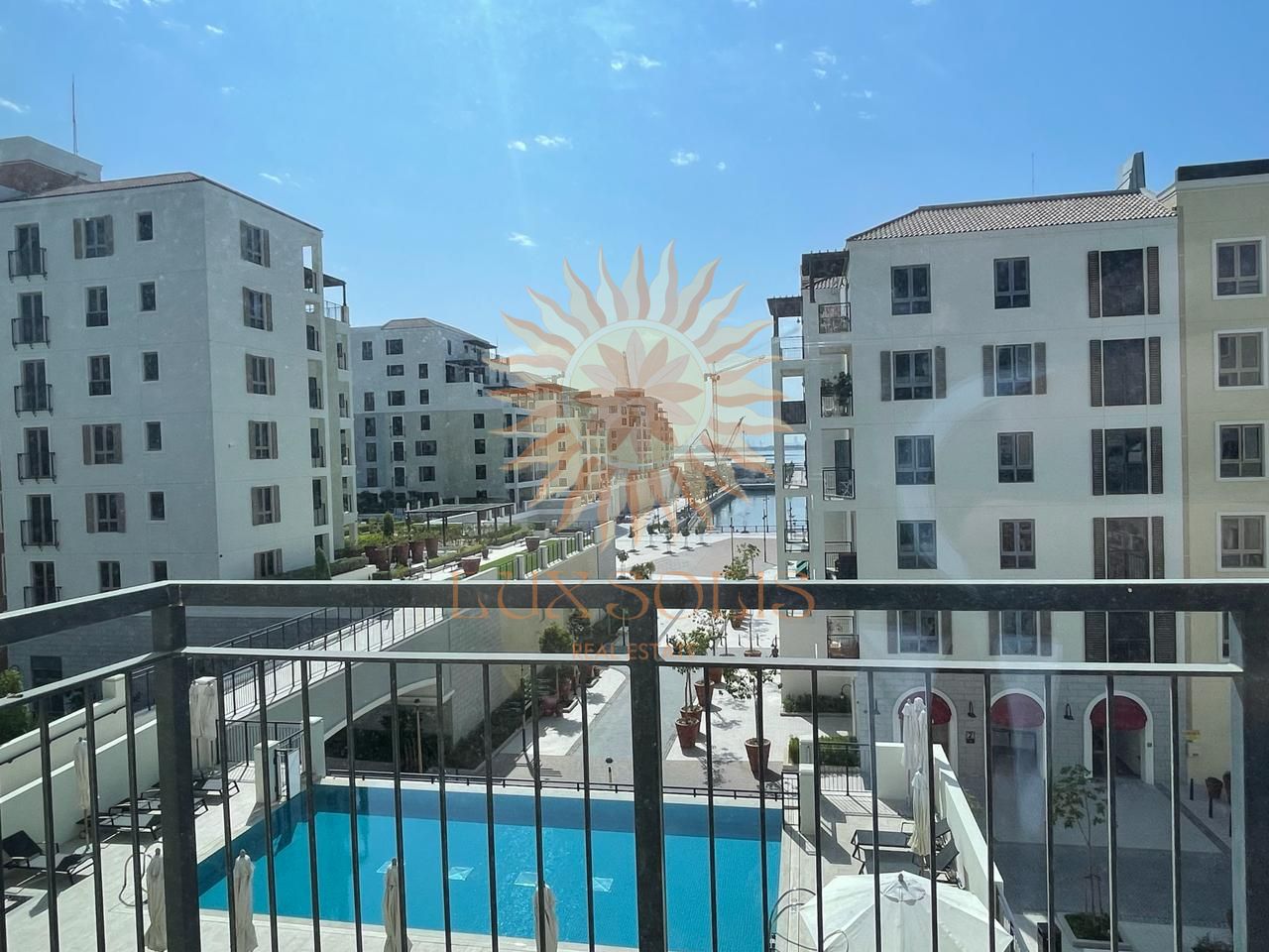 Kitchen Appliances | Marina View | Negotiable Price