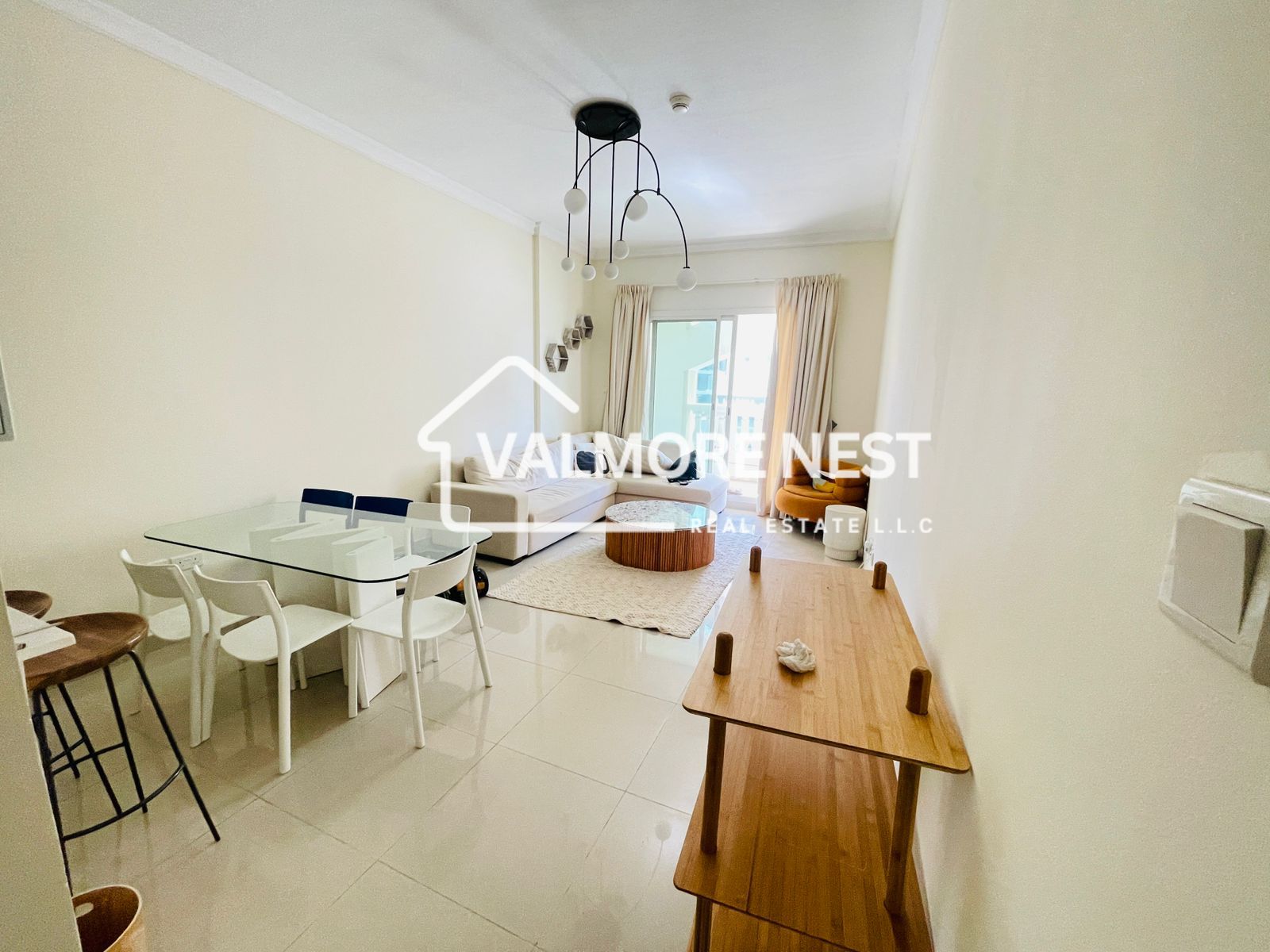 Semi furnished unit I With laundry and storeroom I Specious apartment