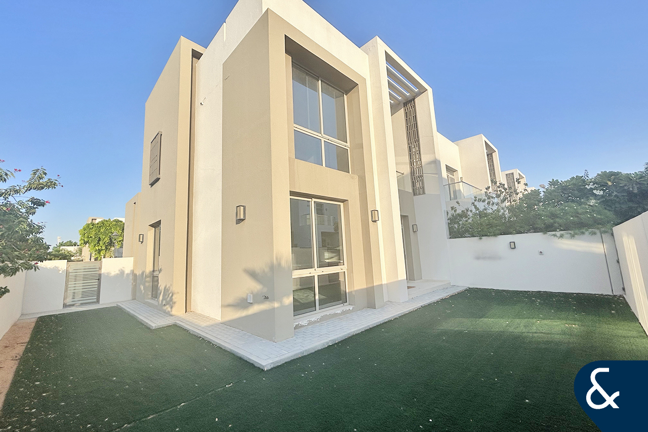 Corner Plot | Exclusive | Rare to Market
