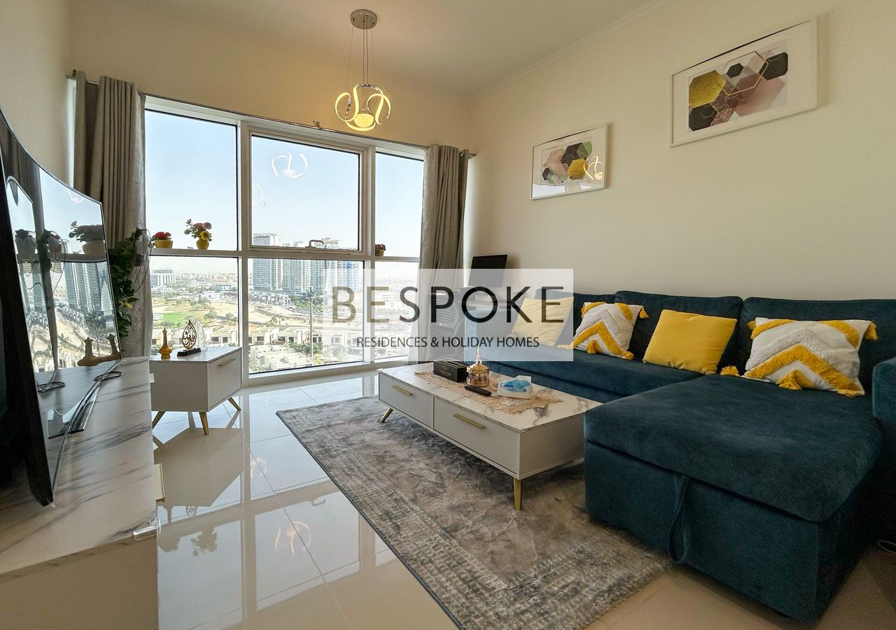 Golf View | High Floor | Bright Apartment