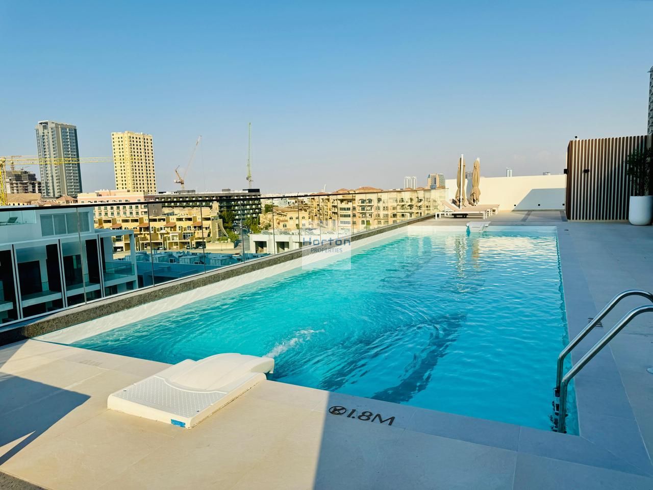 MODERN 1BR I COMMUNITY VIEW I PRIME LOCATION