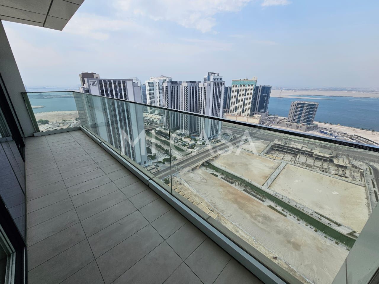 Spacious 1 BR near Central Park with parking and amenities