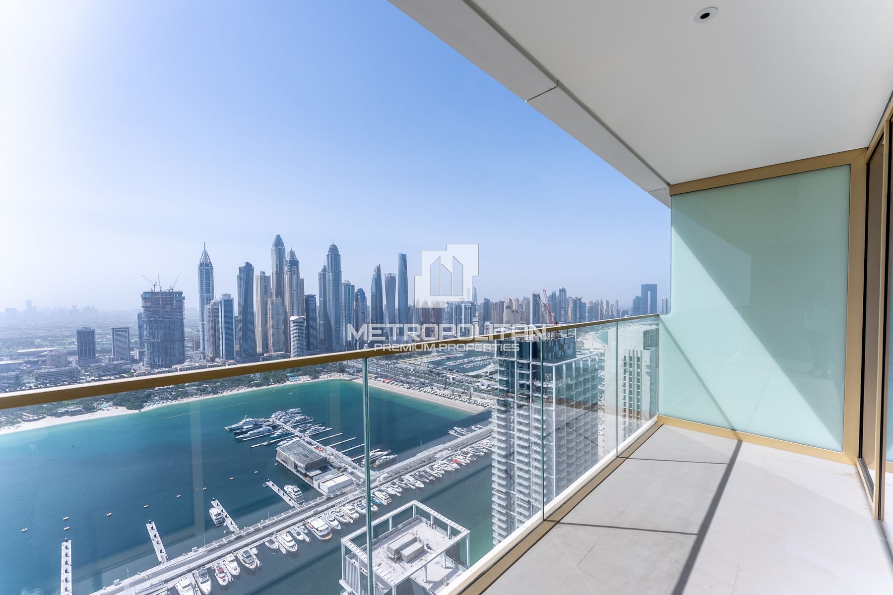 Full Marina Skyline view | Top Floor| Beachfront