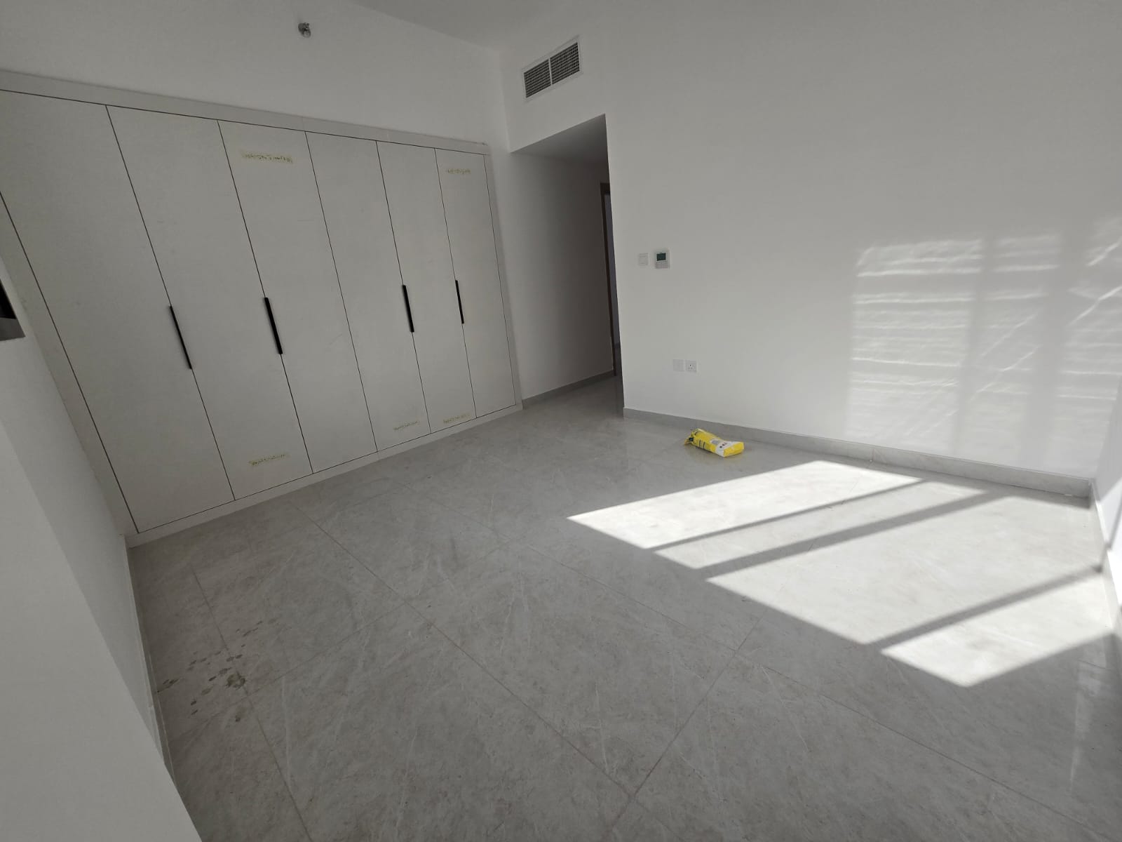 A unique opportunity: two bedrooms and a living room, first occupancy, very high-end finishing, spacious.