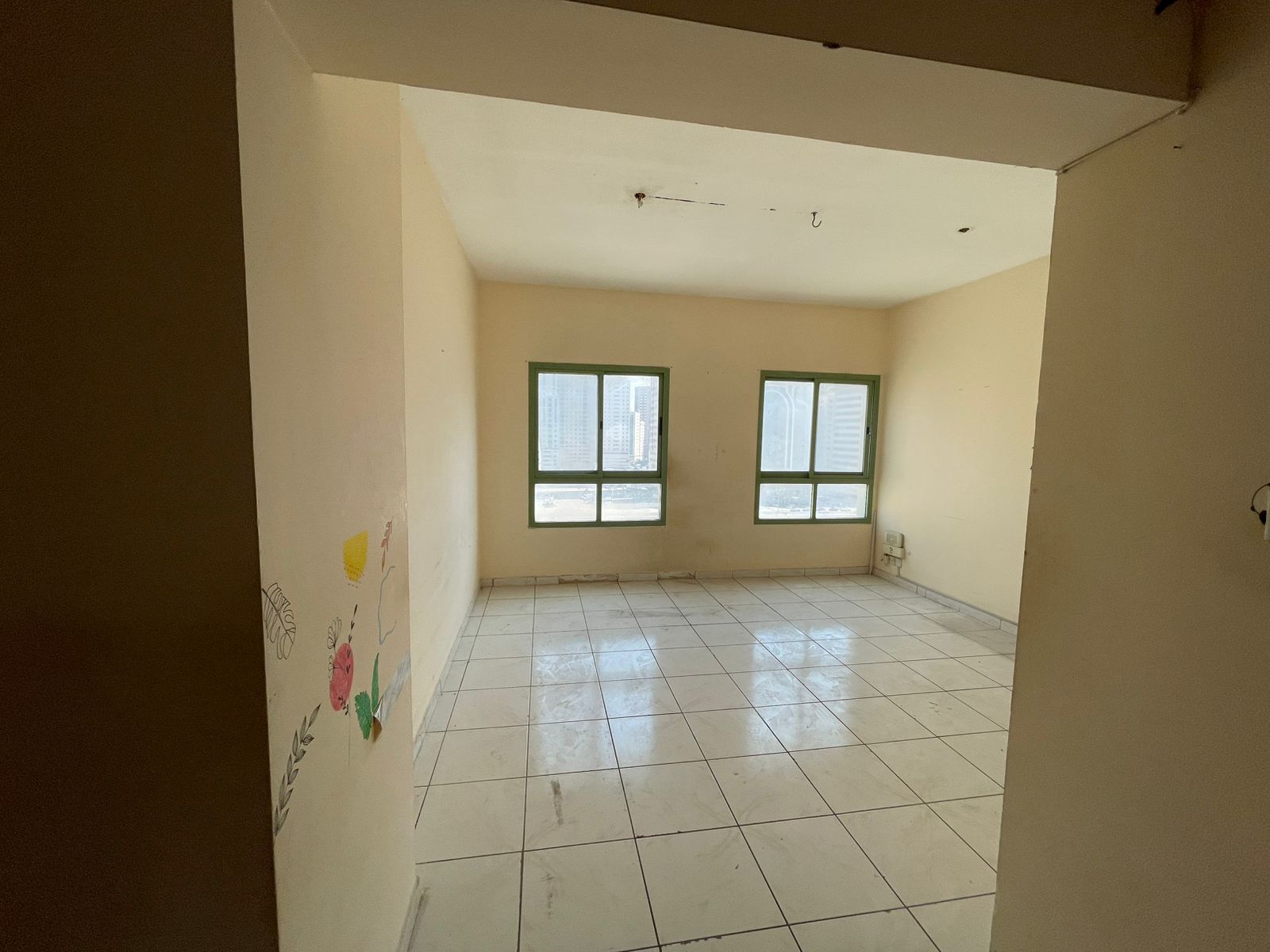 Apartment with built-in wardrobes and a non-cashable security cheque, featuring very spacious areas, an open front view, beautiful finishes, located i