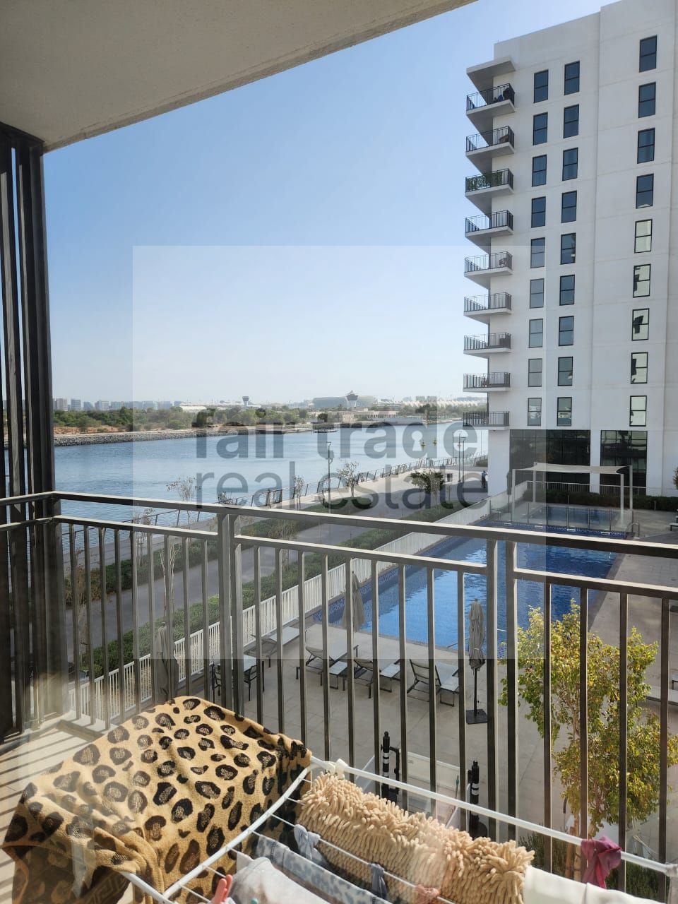 Canal and pool view / Furnished / Vacant soon