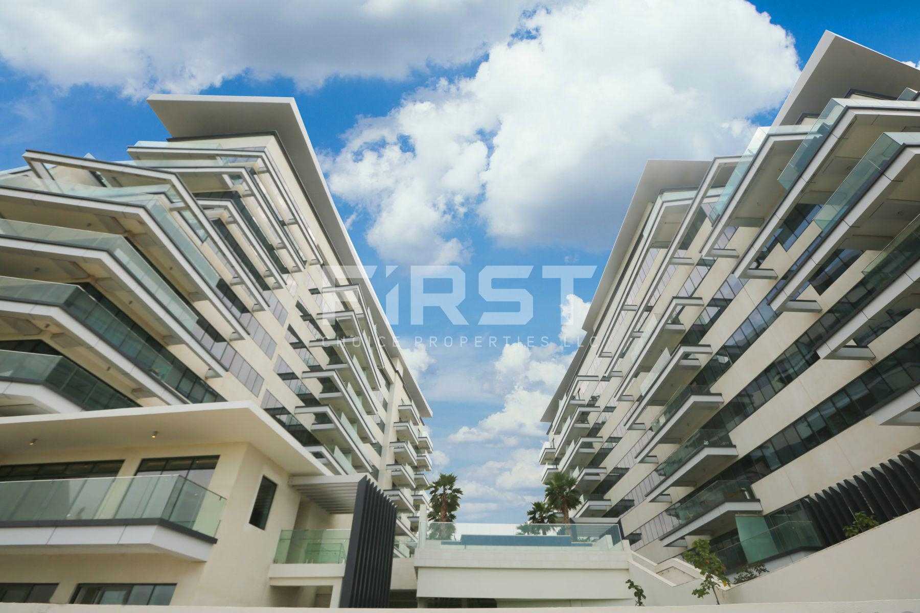 Beachfront Serenity | 2BR Contemporary Home | Resort-Style Living