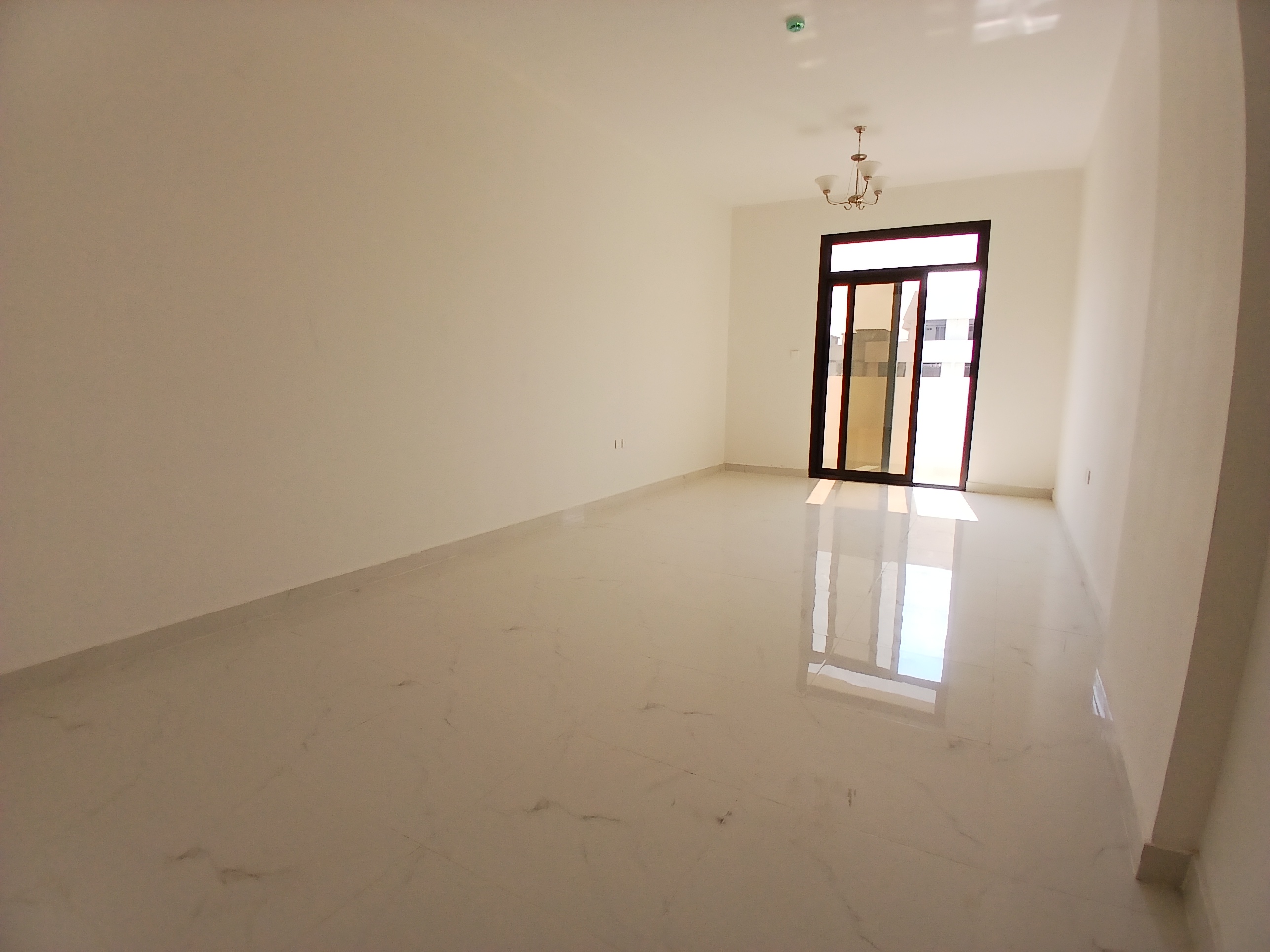 Brand new Huge 2BHK appartment!!_ Excellent finishing !!_ Master bedroom 3 bathroom balcony only 64k_ road side building close to calro coffee al jada