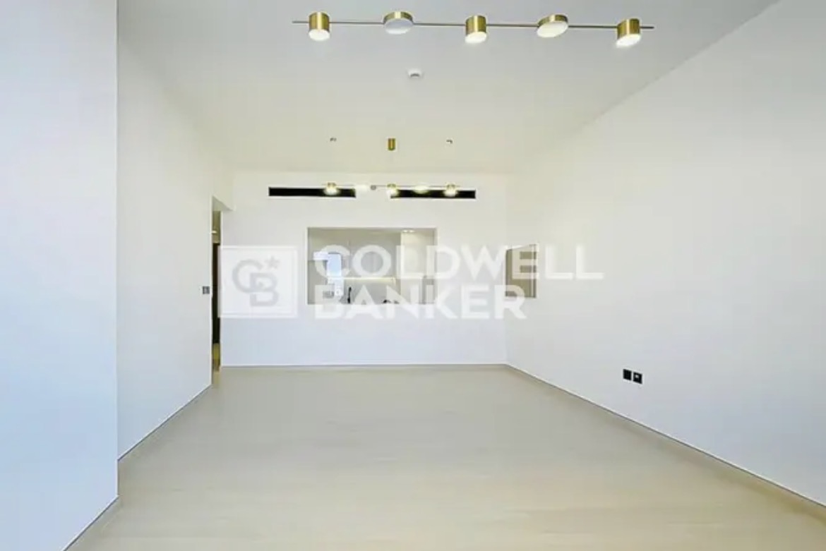 Premium Quality | Closed Kitchen | Community View
