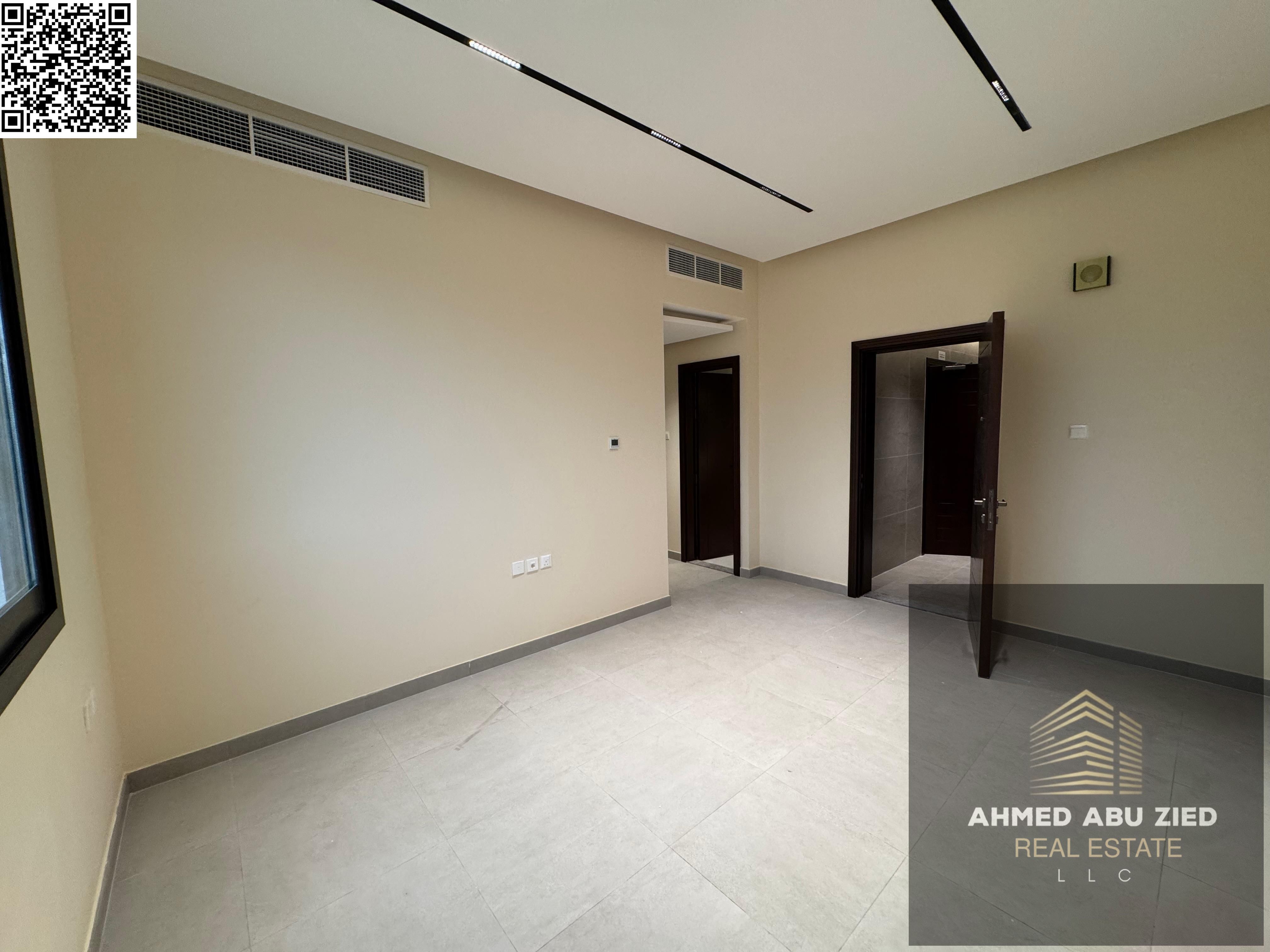 Stylish, brand new apartment featuring two master bedrooms, a spacious living room, a fully equipped kitchen, and three bathrooms. Full maintenance is